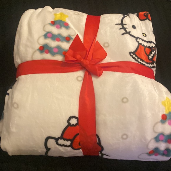 NWT Hello Kitty Christmas Blanket - Picture 3 of 3